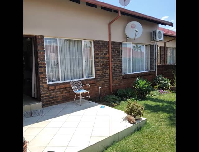 2 BEDROOM TOWNHOUSE FOR SALE IN THE ORCHARDS